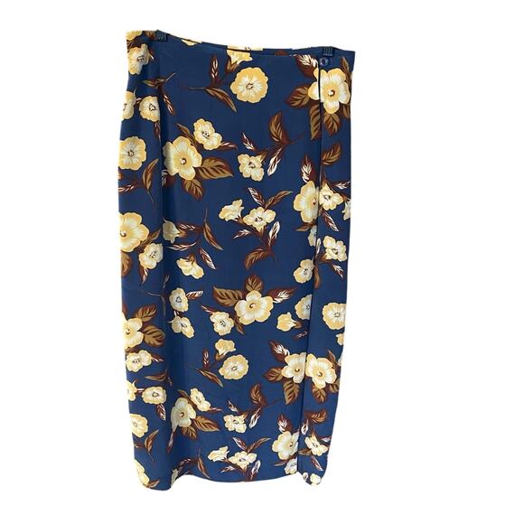 Charter Club 100% Silk Cream and Blue floral print Midi wrap Skirt size 8 - Picture 1 of 7